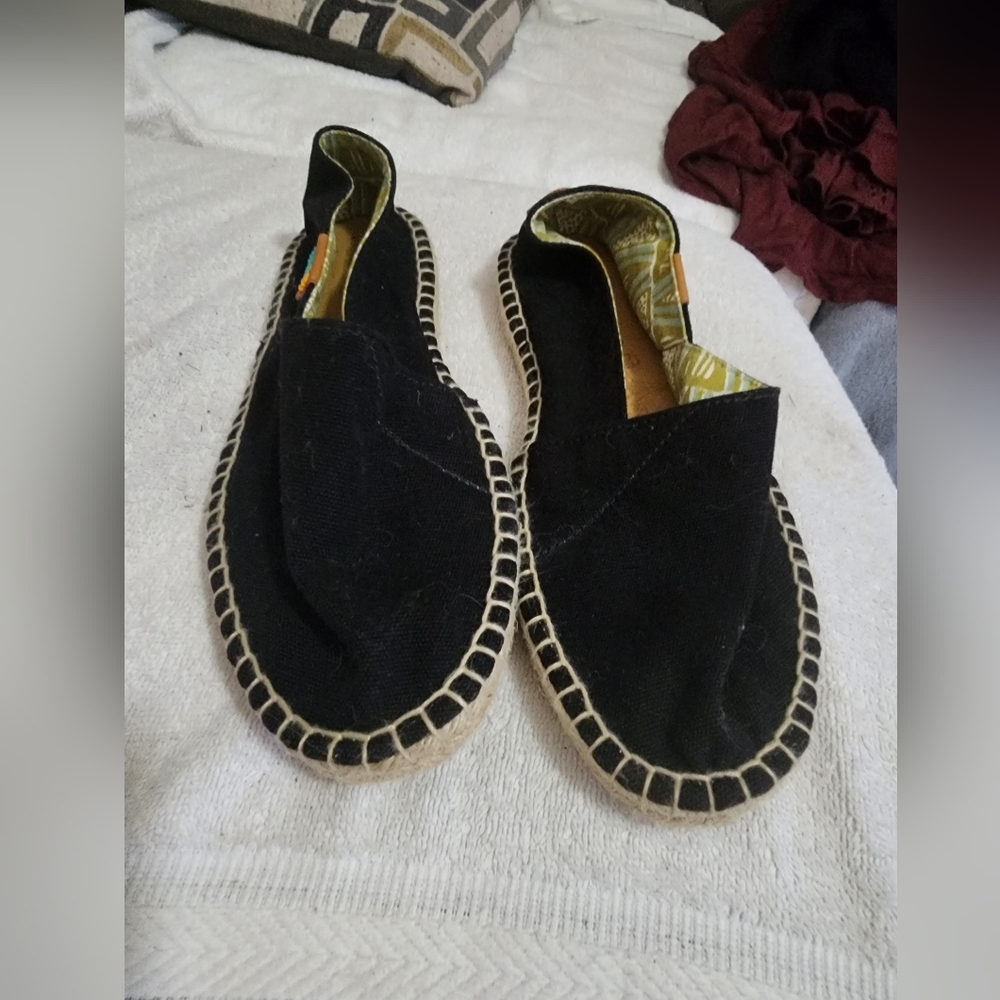 Womens ubuntu slides brand new